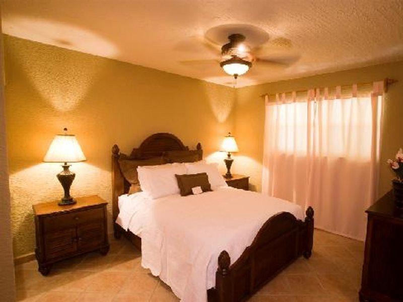 Clarion Suites Roatan At Pineapple Villas French Harbour Exterior foto